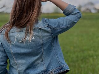 LIMITOVANÁ EDICE džínové bundičky pro nevěstu 👰🏻‍♀️ na eshopu pravě teď najdeš jeden jediný kus téhle džísky 🩵 tak neváhej...